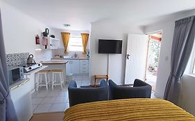 Noulanouk'S Corner - Peaceful Studio
